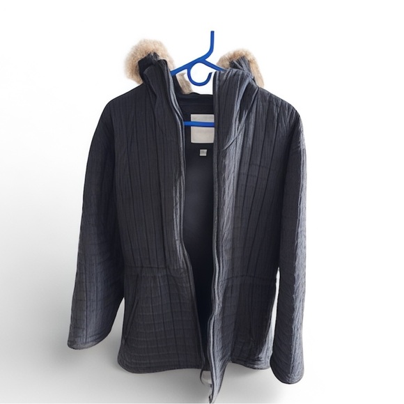 Andrew Marc Jackets & Blazers - Andrew Marc Black Quilted Jacket from Saks. Fur trim!
